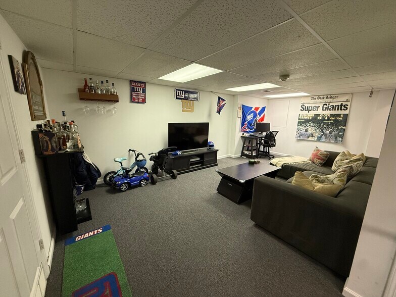 Building Photo - 334 Bowler Ct