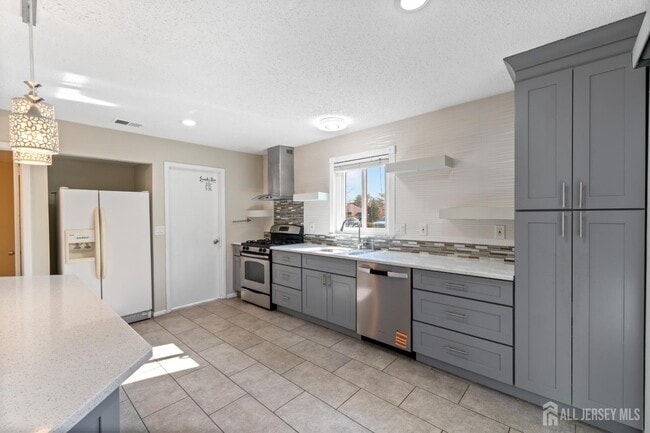 Building Photo - 496 Westgate Dr