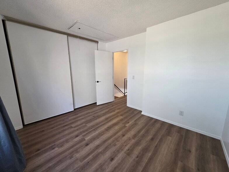 Building Photo - 3670 Queen Anne Way