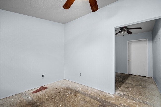 Building Photo - 1011 E 39th St