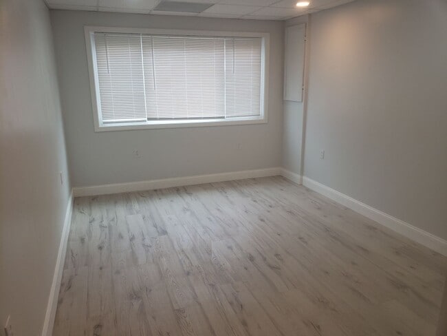 Building Photo - 4 Bedroom / 2 Bath Home  Kingsport, TN