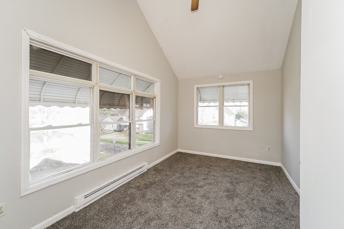 Building Photo - 1420 Oakwood Ave