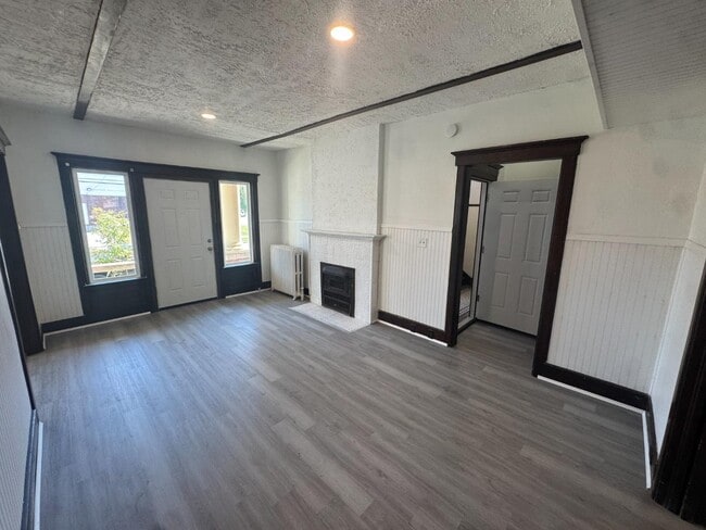 Primary Photo - 504 N Roosevelt Ave