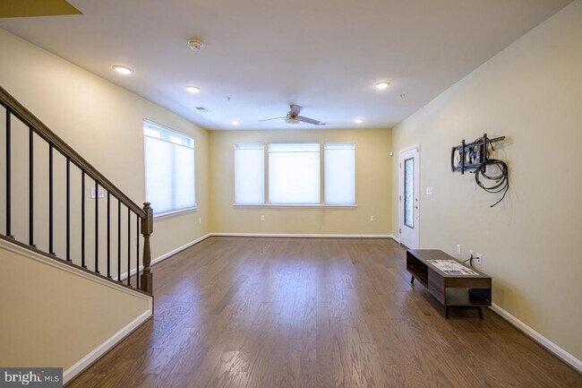 Building Photo - 5130 Cambria Wy
