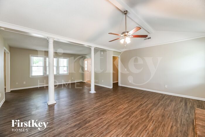 Building Photo - 141 N Lakeshore Dr
