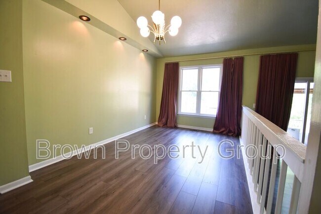 Building Photo - 518 Singletary Pl