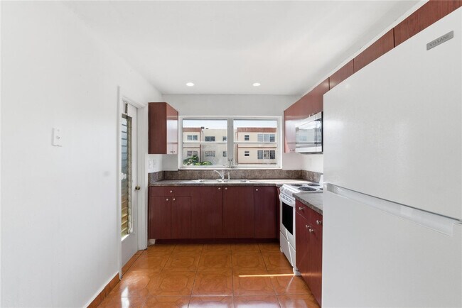 Building Photo - 4044 NW 19th St