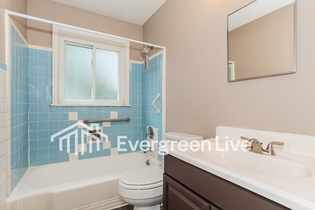 Building Photo - 5987 Sunridge Dr