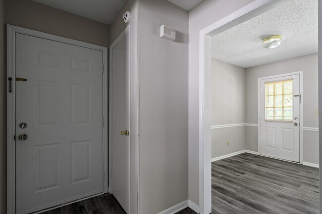 Building Photo - 7 Jadewood Ct