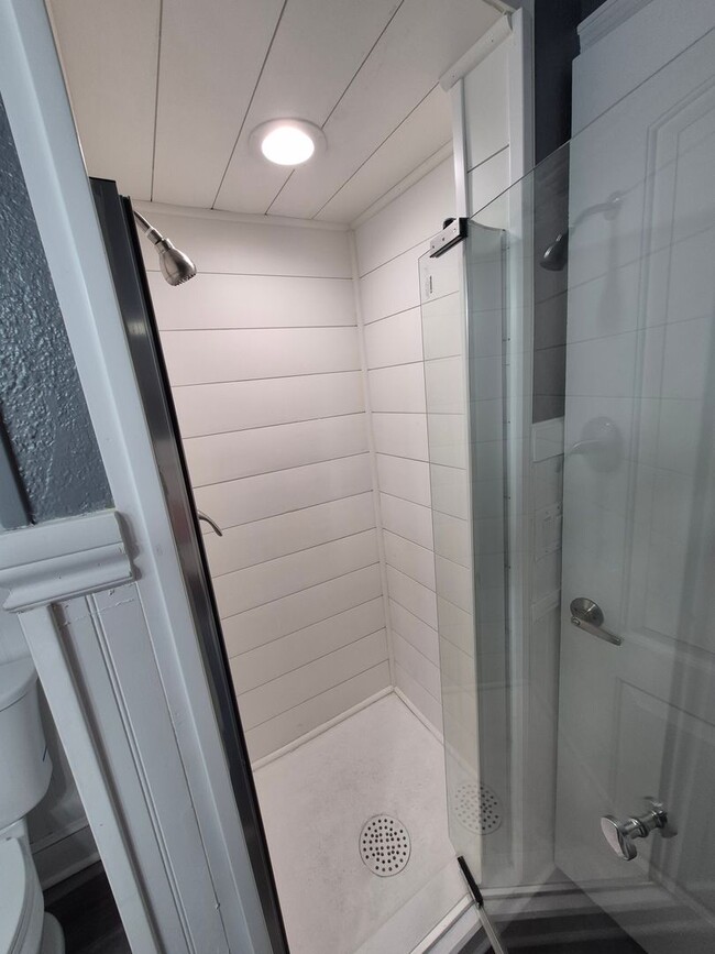 Building Photo - Get this adorable 3-bedroom 2 full bath ho...