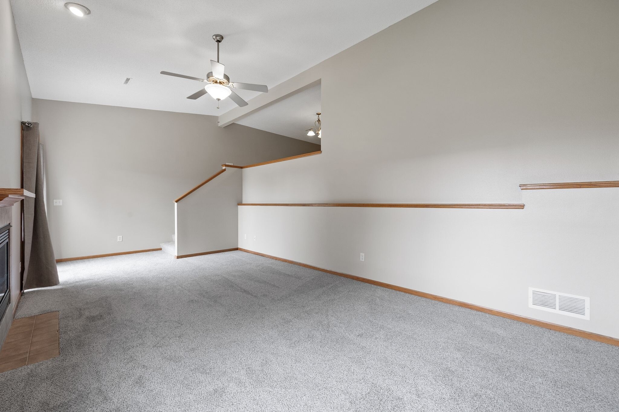 Building Photo - 533 E Goldfinch Dr
