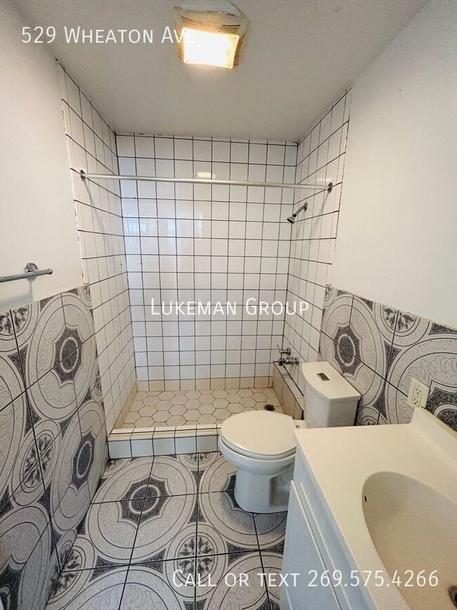 Building Photo - 529 Wheaton Ave