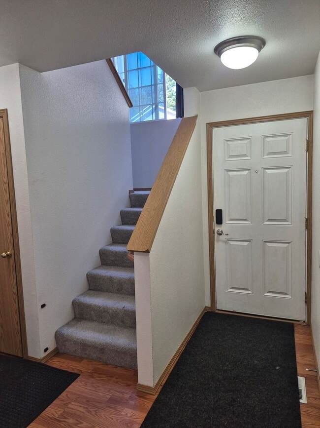 Building Photo - Cozy Yet Spacious Home For Rent!!