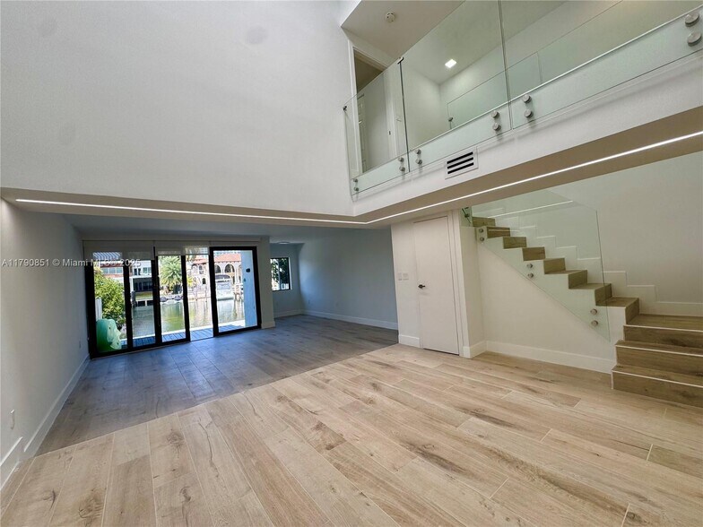 Building Photo - 323 Poinciana Island Dr