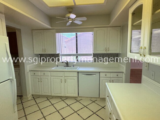 Building Photo - 945 N Pasadena-53