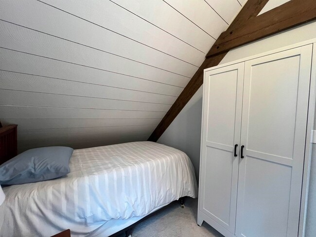 Building Photo - 112 Greensward Dr