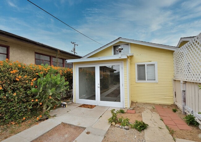 Building Photo - r1537