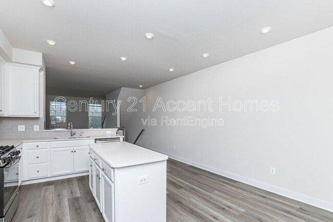 Building Photo - 14020 Sunrise Valley Dr
