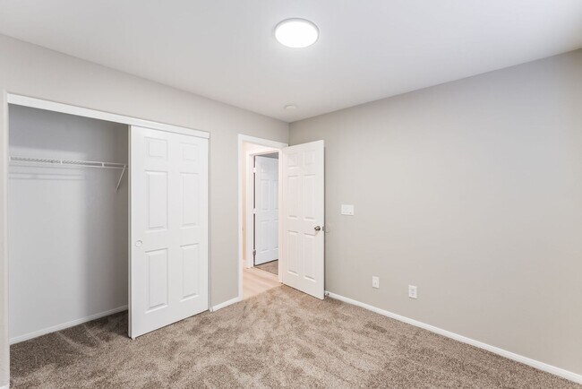 Building Photo - Modern Elegance Meets Spacious Comfort in a Unique Layout!