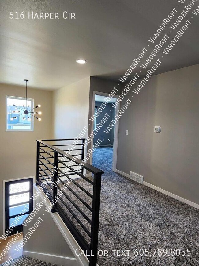 Building Photo - 516 Harper Cir