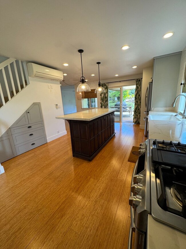 Building Photo - Newly Renovated 3/3 Home in Waialua