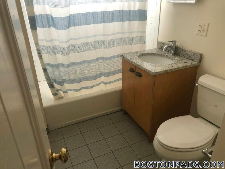 Building Photo - 74 Aldie St