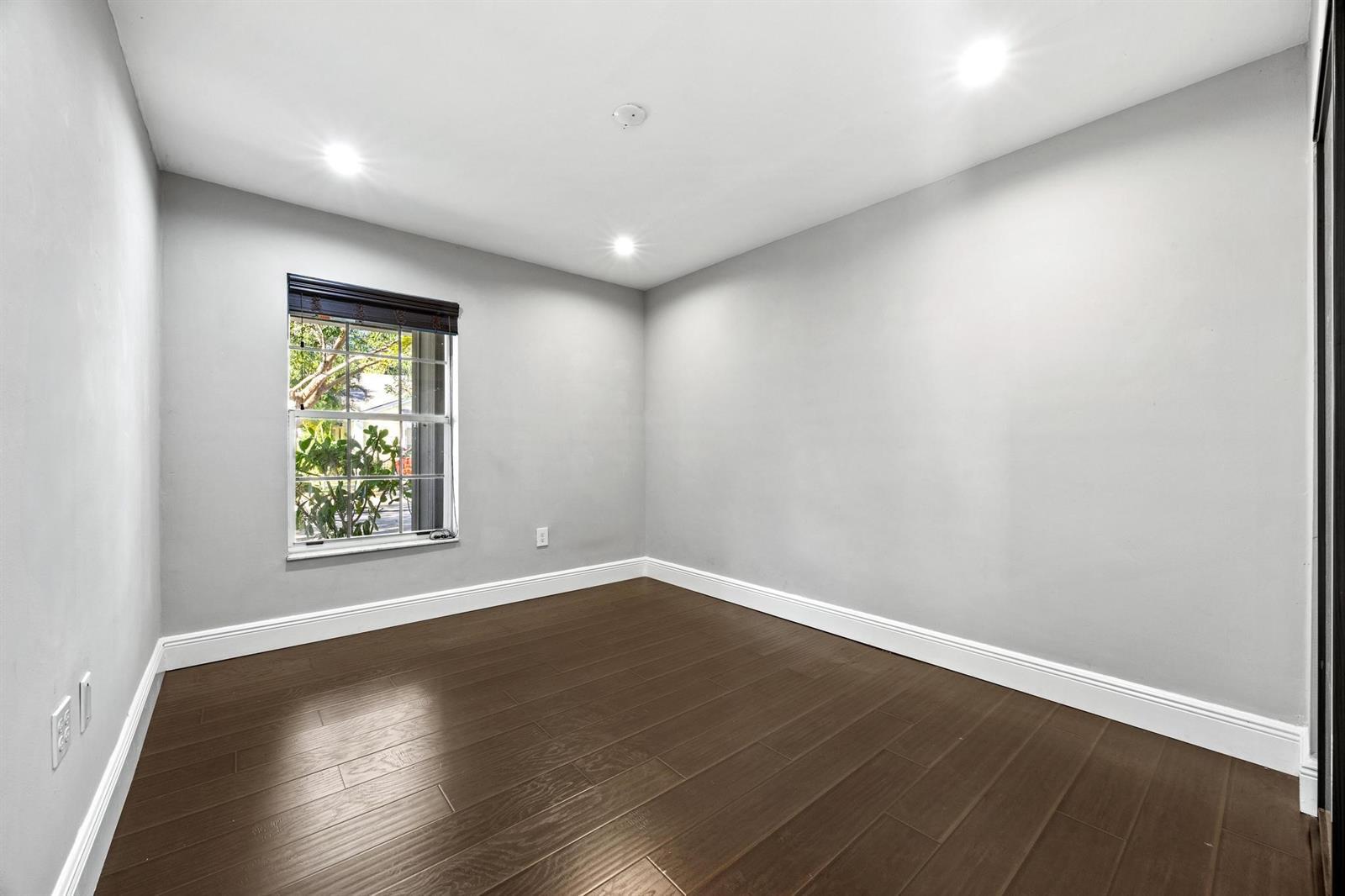 Building Photo - 11110 SW 9th Pl