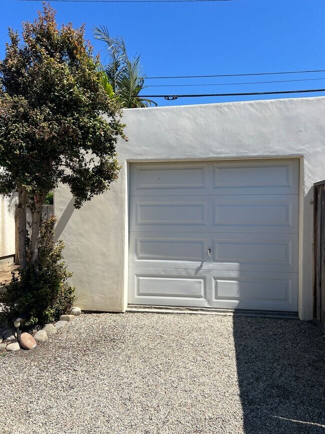 Building Photo - Charming Spanish Style Bungalow in West Ve...