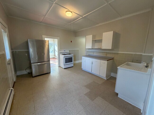 Building Photo - 21-23-23 Lyman St