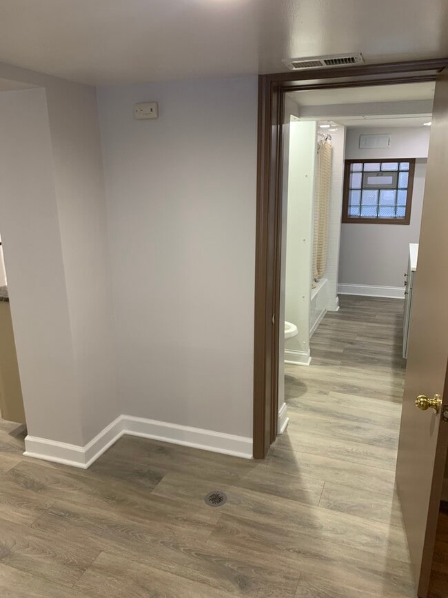 Building Photo - 3319 N Osage Ave