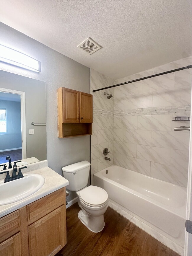 Building Photo - 216 Country West Rd