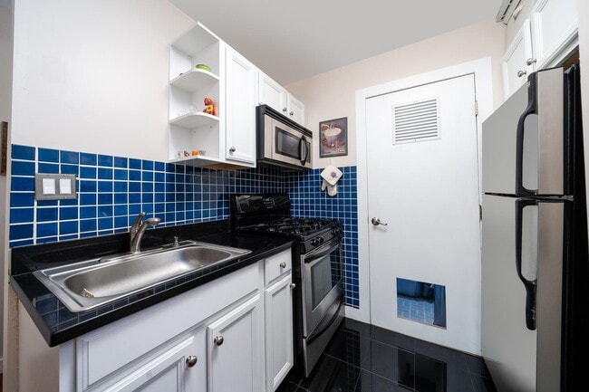 Building Photo - 126 Bright St