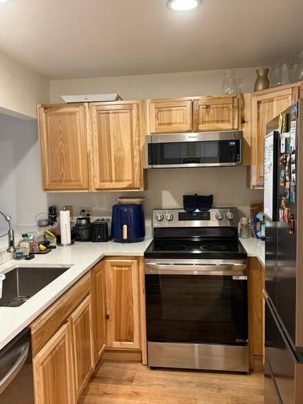 Building Photo - 137 Benchmark Rd