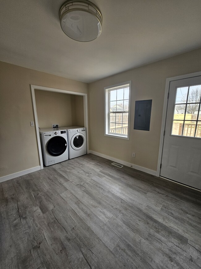 Building Photo - 507 E Water St