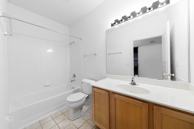 Building Photo - Beautiful 2 Bedroom Home located in the Falling Waters subdivision in Lindenhurst!