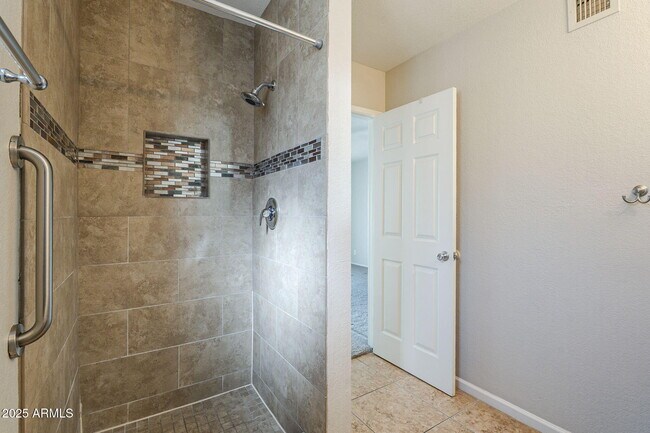 Building Photo - 2436 E Javelina Ave