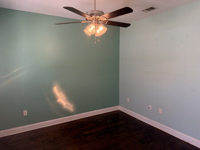 Building Photo - "Spacious 4-Bedroom Pool Home in Crestview!"