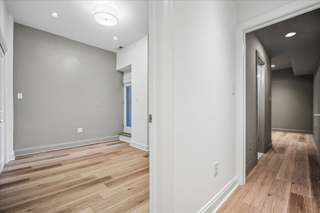 Building Photo - Modern 2BR 2BA Apartment in Columbia Heights