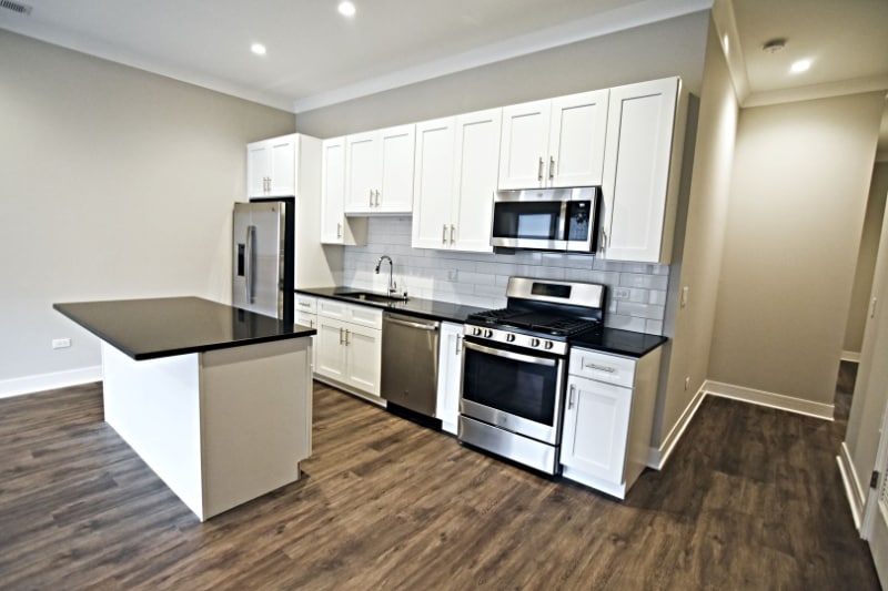 Building Photo - 947 W Irving Park Rd