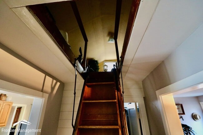 Building Photo - Beautiful Two Bedroom Home