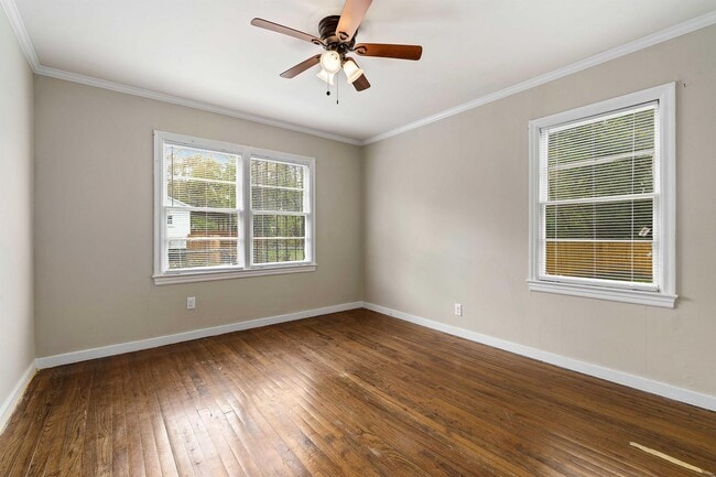 Building Photo - 206 Pinehill Dr