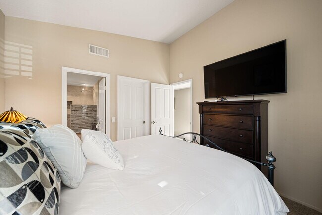 Building Photo - 370 Cypress Point Dr