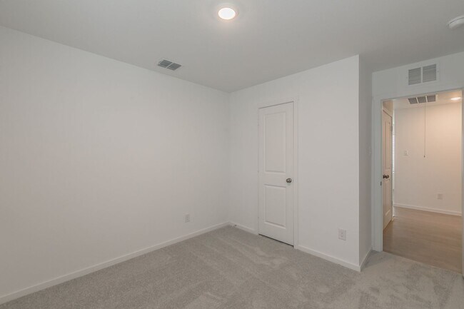 Building Photo - 3 bedroom 2 bath-brand new construction in...