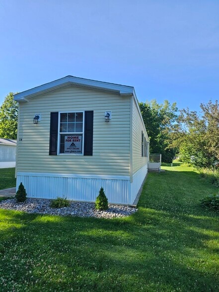 Building Photo - 16 Woodside Ln