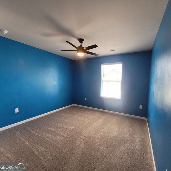 Building Photo - 220 River Meadow Dr