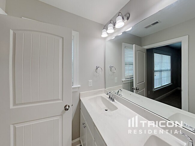 Building Photo - 508 Lakemont Dr