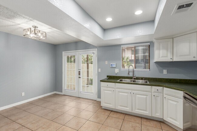 Building Photo - Remodeled 2 bedroom unit just minutes from...