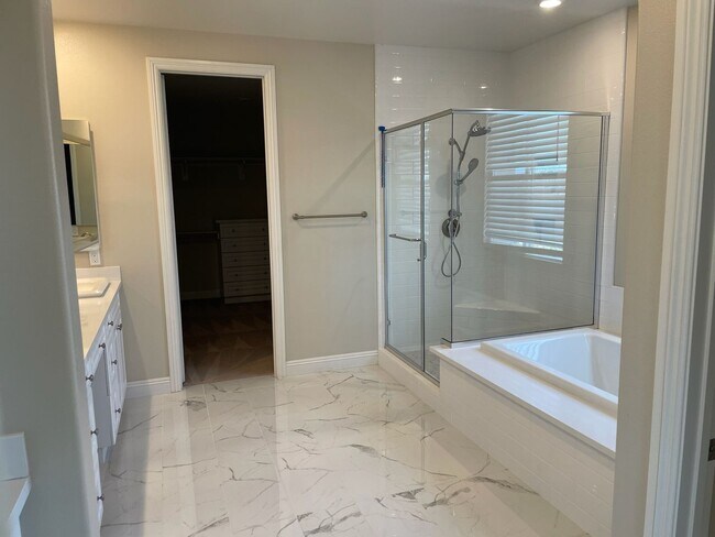 Building Photo - Stunning 4 bedroom home in Vista-With Solar!