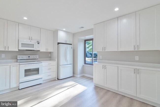 Building Photo - 8748 Ridge Hollow Ct