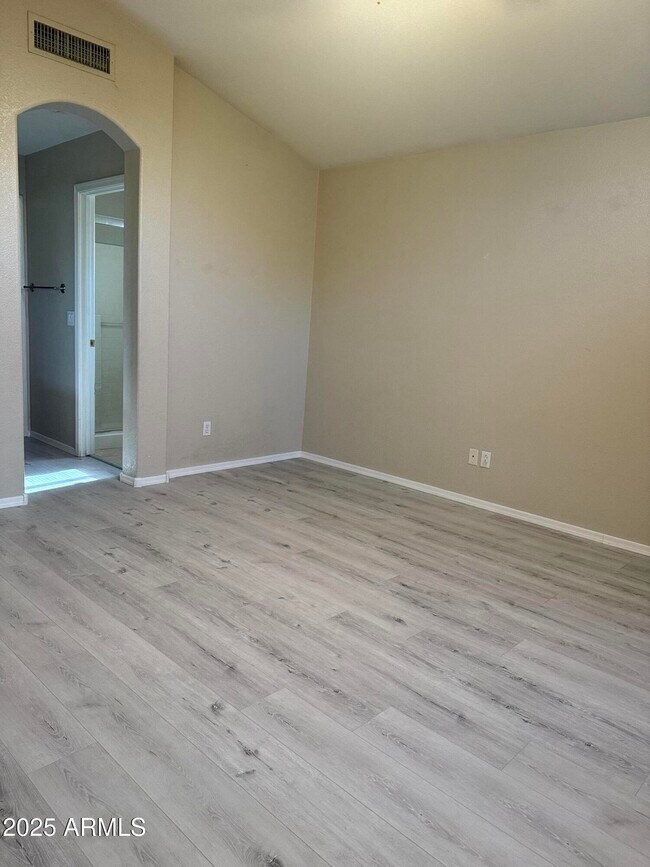 Building Photo - 1266 W Kingbird Dr